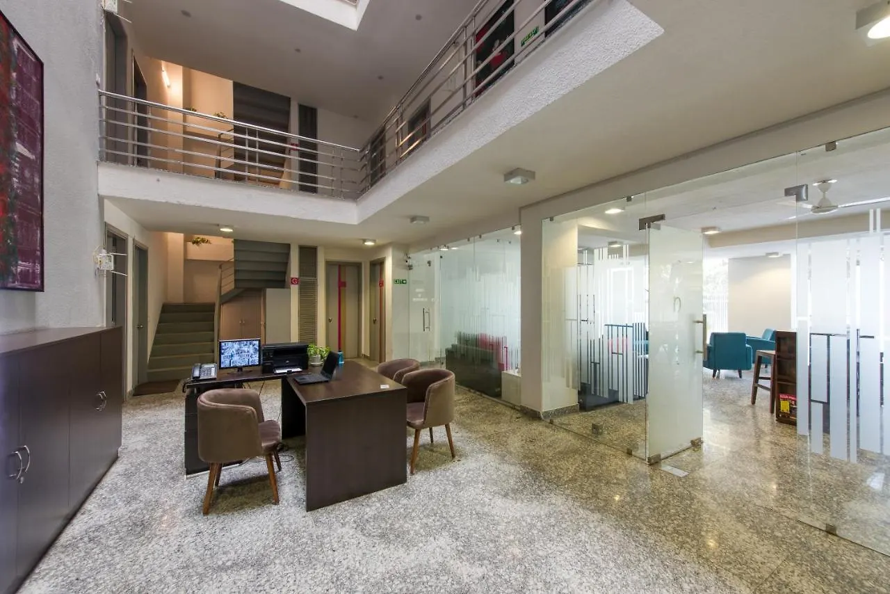 Rosastays Gurugram Sec 31 Γκουργκάον